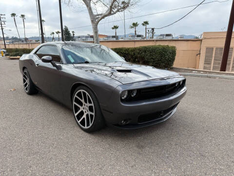 2016 Dodge Challenger SXT Plus