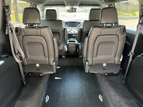 2025 Chrysler Voyager LX