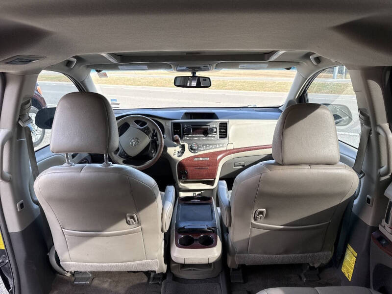 2014 Toyota Sienna XLE 7-Passenger