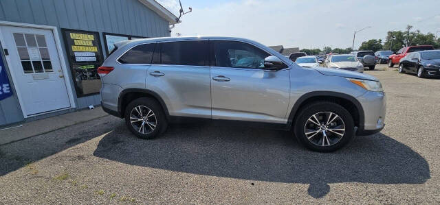 2019 Toyota Highlander for sale at URIEL's AUTOMOTIVE LLC in Middletown, OH