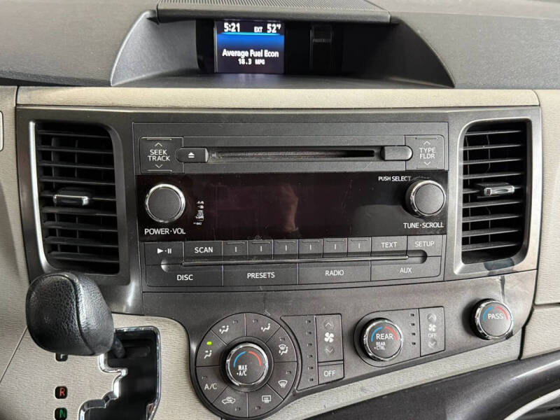 2012 Toyota Sienna