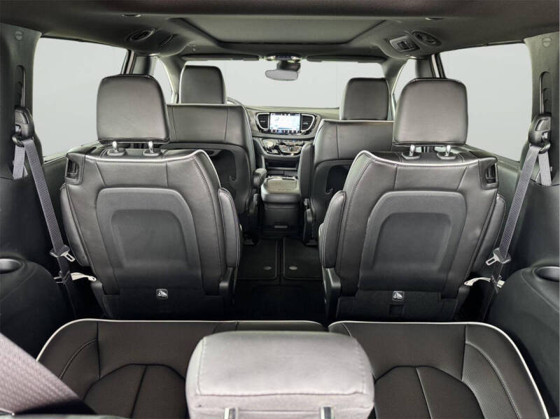 2027 Chrysler Pacifica Limited