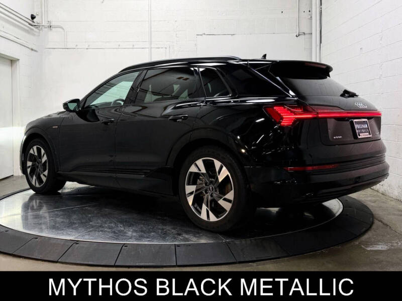 2022 Audi e-tron quattro Premium