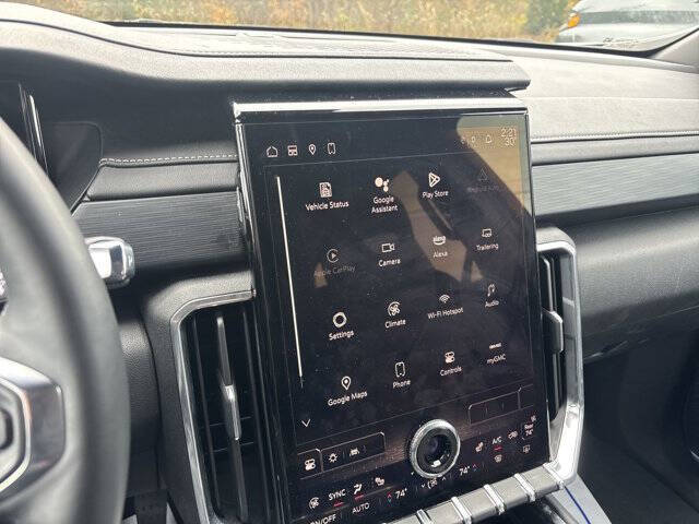 2025 GMC Acadia Elevation