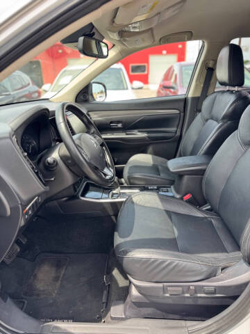 2020 Mitsubishi Outlander SE