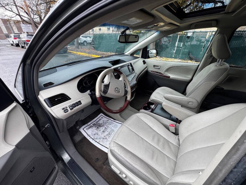 2013 Toyota Sienna Limited 7-Passenger