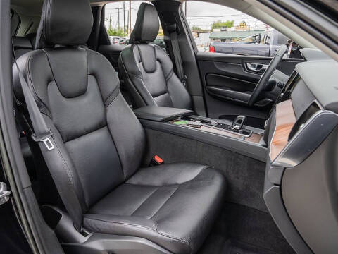 2023 Volvo XC60 B5 Plus Bright Theme