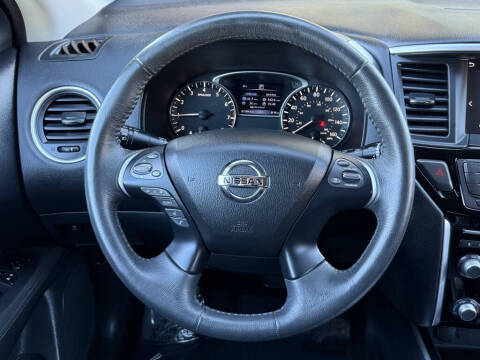 2017 Nissan Pathfinder SV