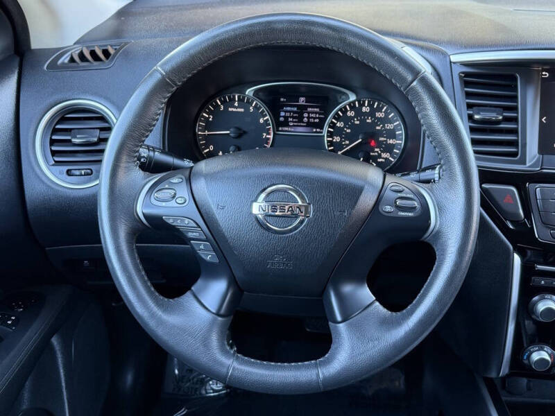 2017 Nissan Pathfinder SV