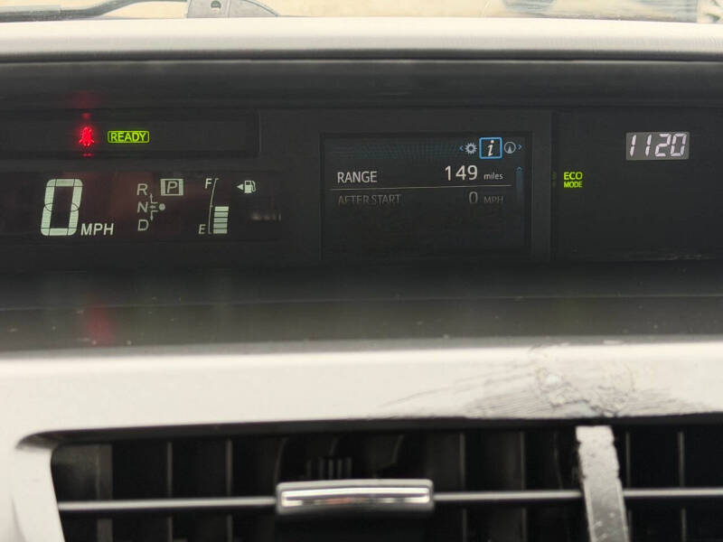 2017 Toyota Prius v Five