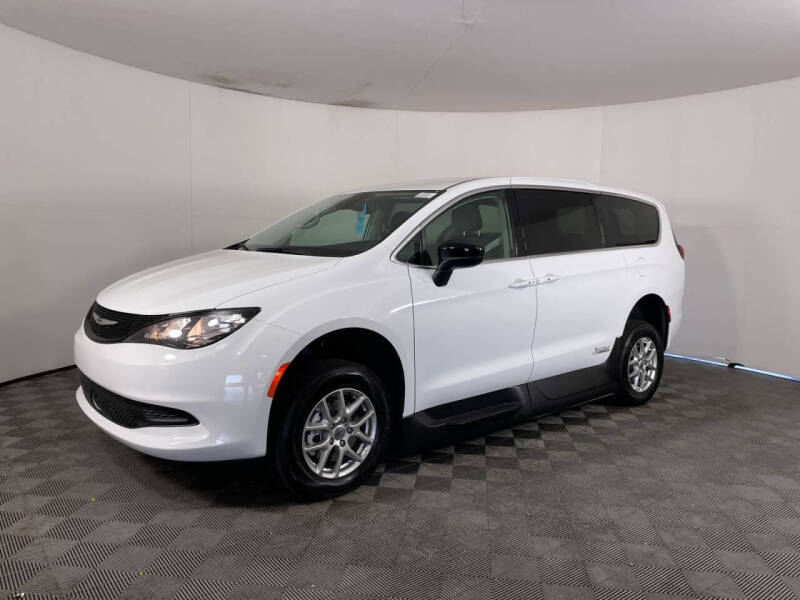 2024 Chrysler Voyager LX
