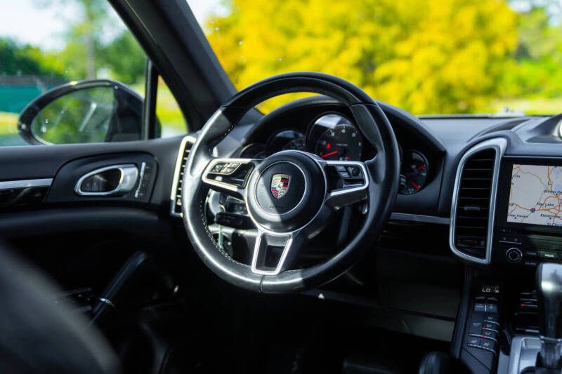 2017 Porsche Cayenne Platinum Edition