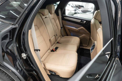 2023 Porsche Cayenne Platinum Edition