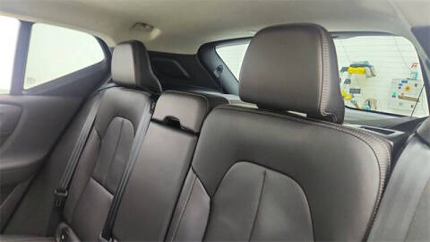 2024 Volvo XC40 B5 Plus Dark Theme