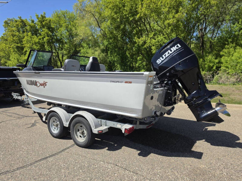 2023 Alumacraft Trophy 205