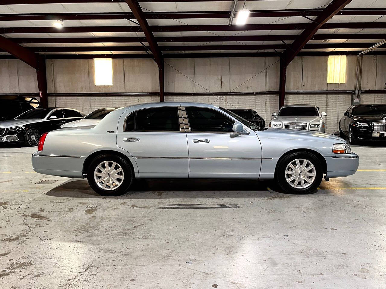 2010 Lincoln Town Car for sale at Carnival Car Company in Victoria, TX