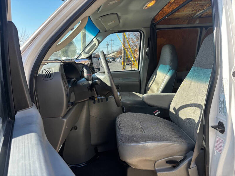 2004 Ford E-Series E-350 SD