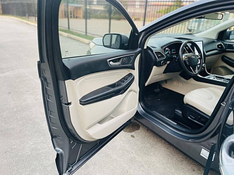 2022 Ford Edge Titanium