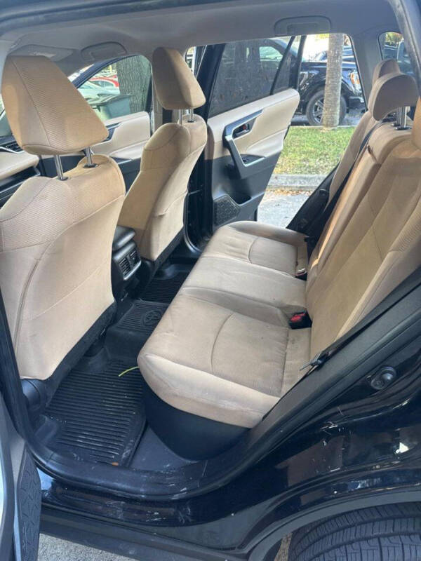 2020 Toyota RAV4 Hybrid LE