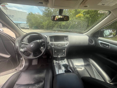 2017 Nissan Pathfinder SL