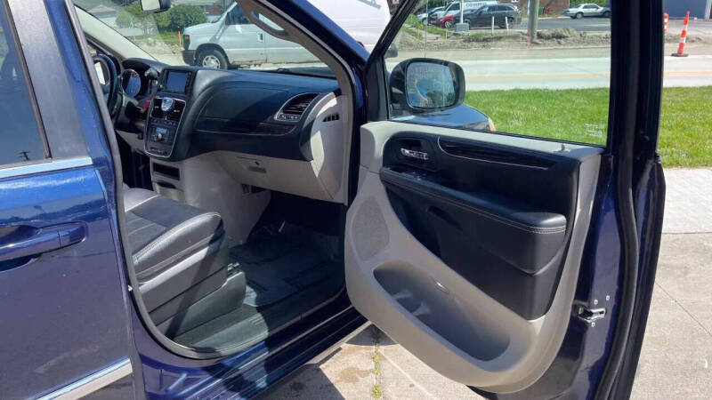 2014 Chrysler Town and Country Touring