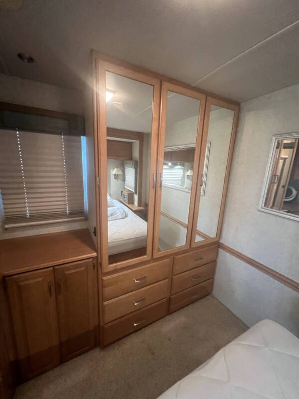 2007 Winnebago Adventurer