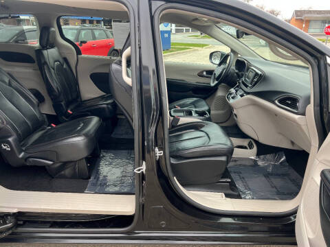 2017 Chrysler Pacifica Touring-L