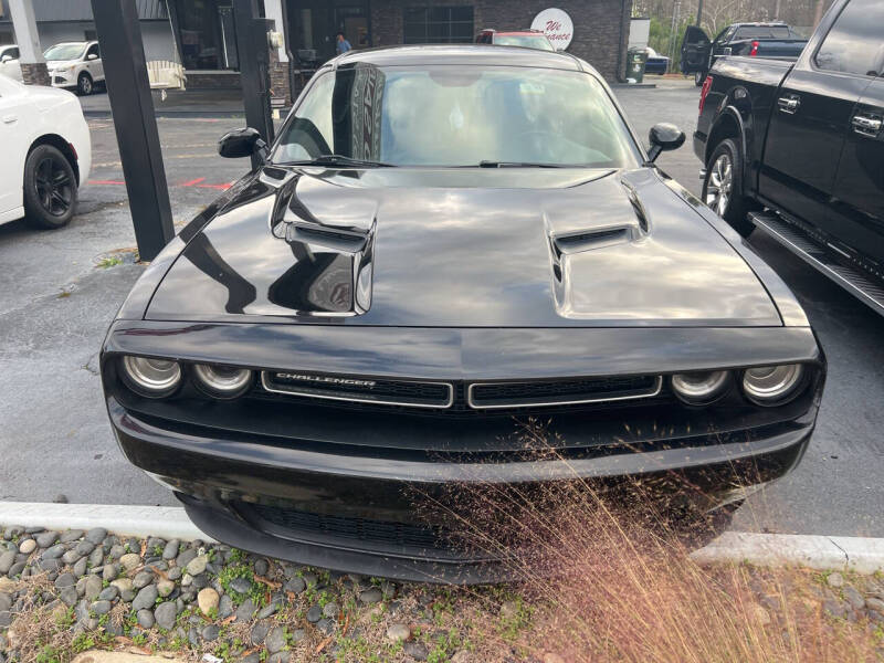 2017 Dodge Challenger SXT's photo