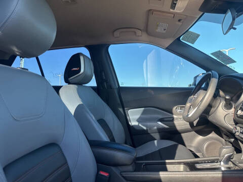 2023 Nissan Kicks SR