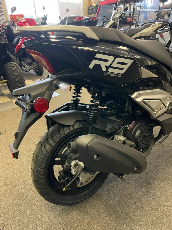 2025 ZNEN R9