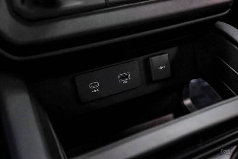 2024 Land Rover Defender 130 P400 X-Dynamic SE