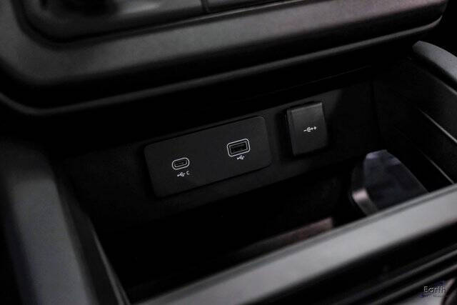 2024 Land Rover Defender 130 P400 X-Dynamic SE