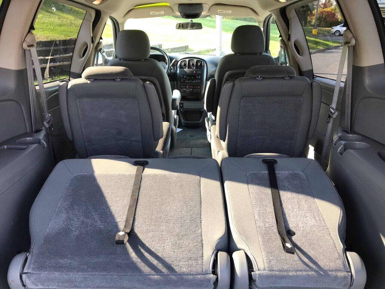 2005 Dodge Grand Caravan for sale at Car Connection in Painesville, OH