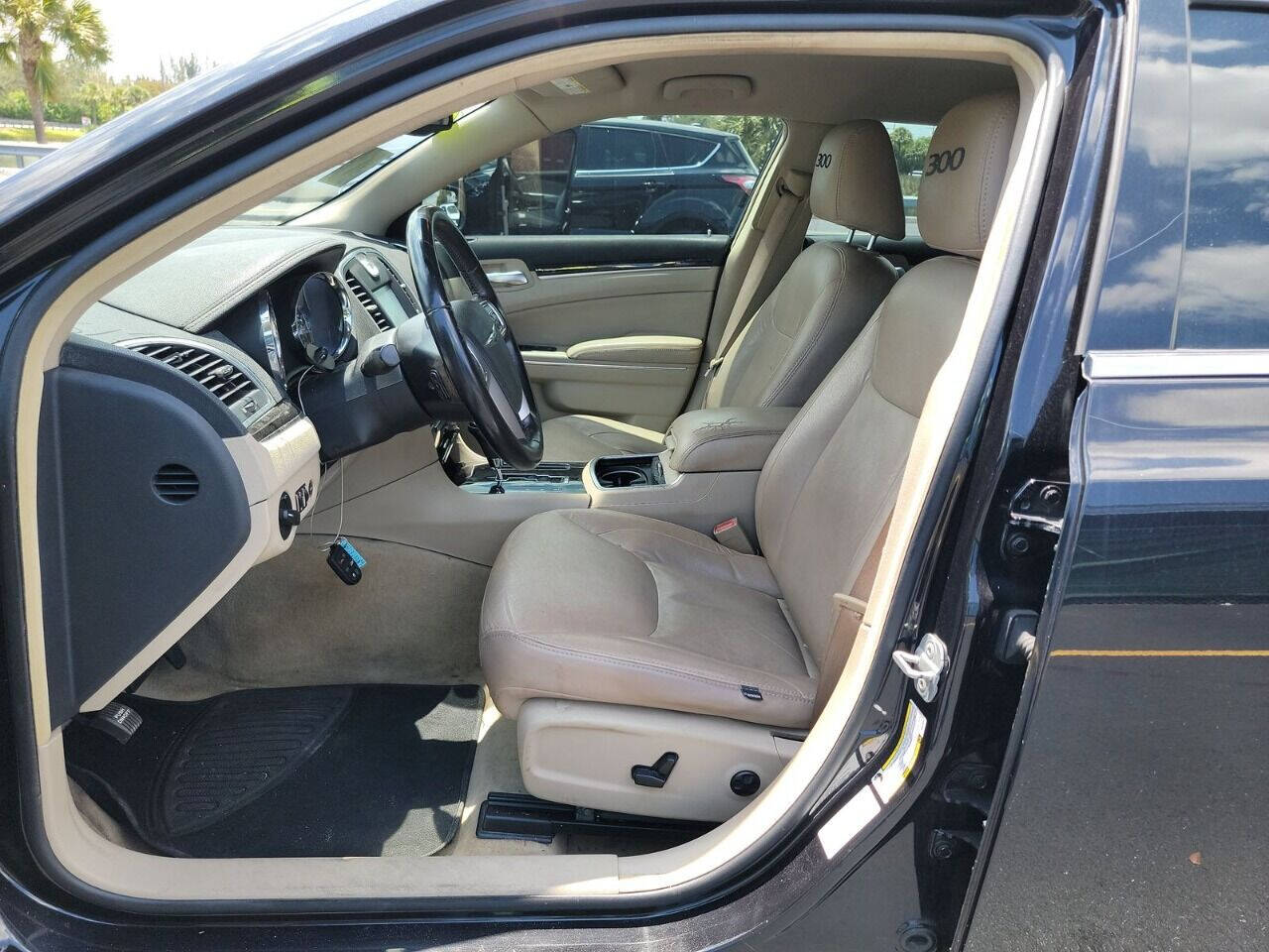 2011 CHRYSLER 300 Sedan - $4,995