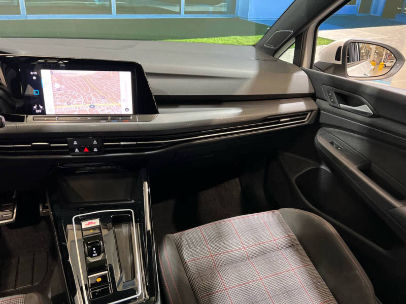 2024 Volkswagen Golf GTI SE