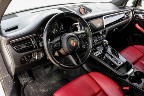 2023 Porsche Macan T