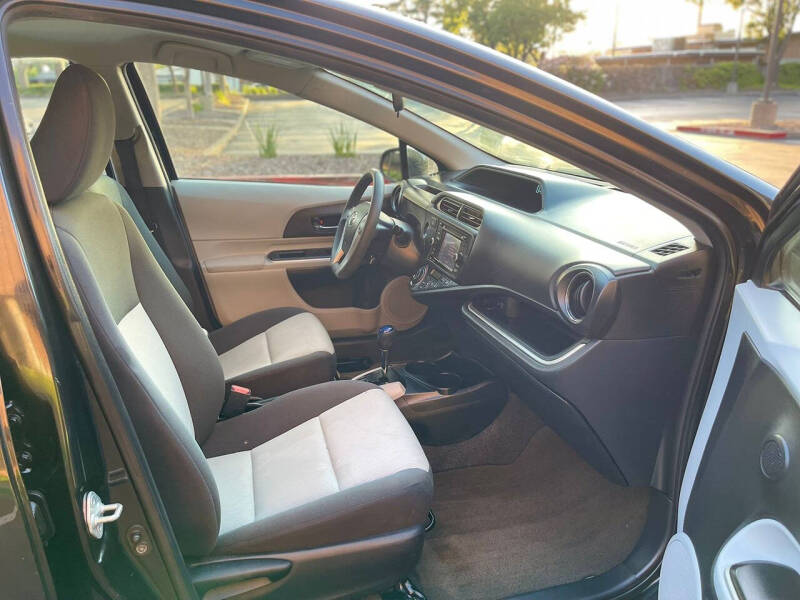 2014 Toyota Prius c Three