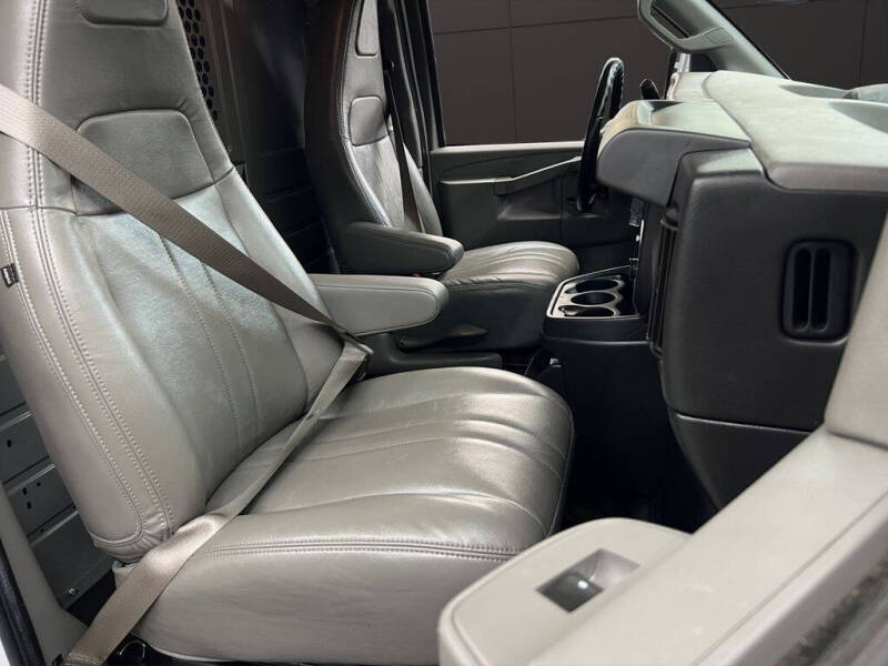 2022 Chevrolet Express 2500