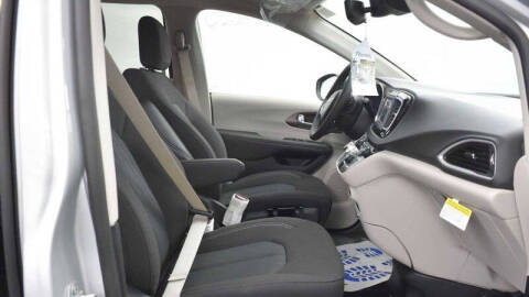 2024 Chrysler Voyager LX