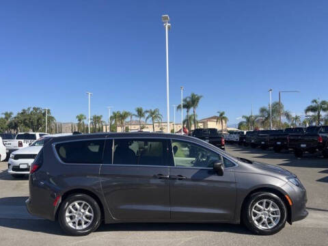 2022 Chrysler Voyager LX