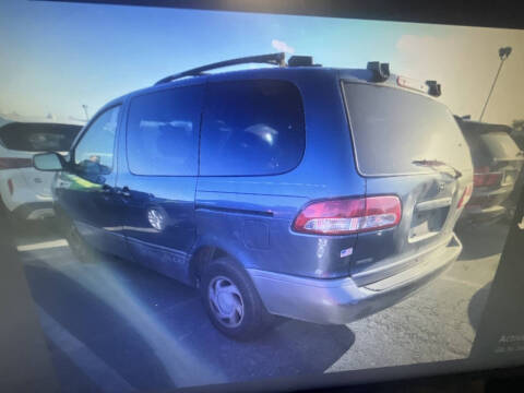 2001 Toyota Sienna LE