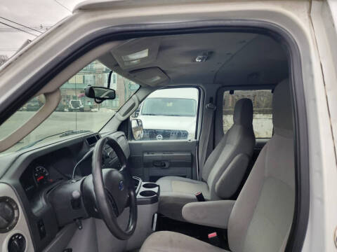 2014 Ford E-Series E-350 SD XLT