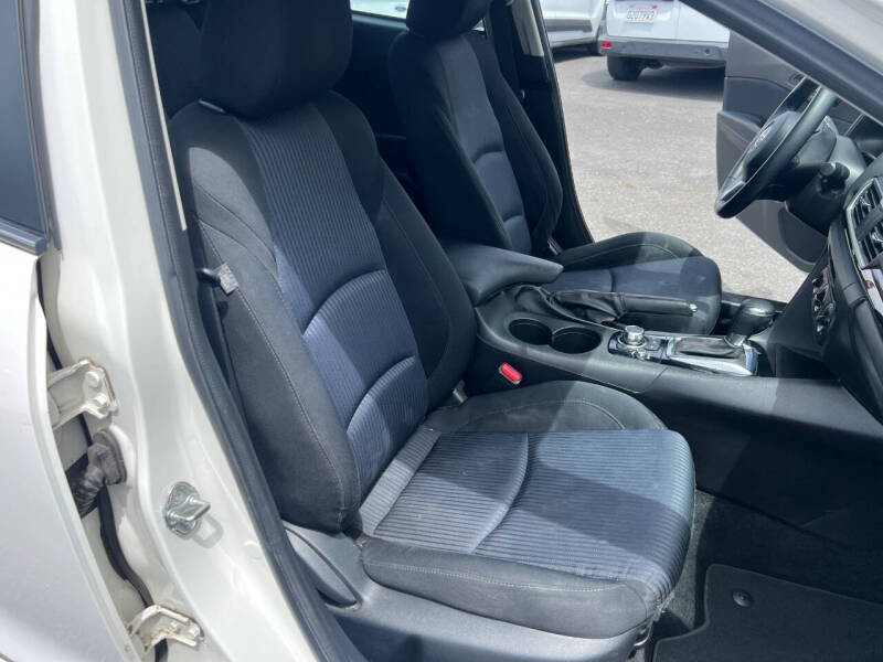 2016 Mazda MAZDA3 i Touring