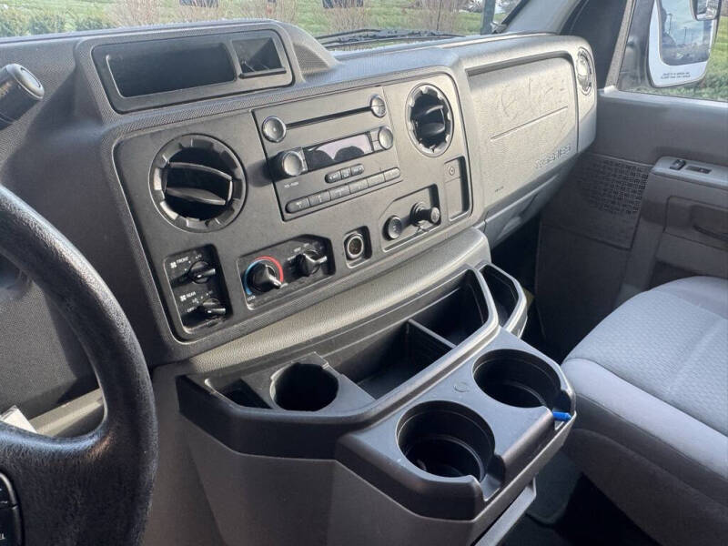 2010 Ford E-Series E-350 SD XLT