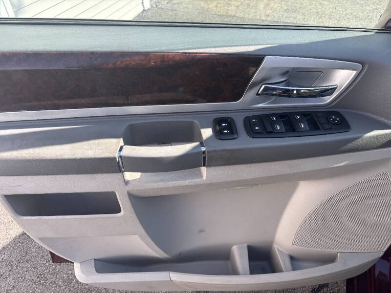 2009 Chrysler Town and Country Touring