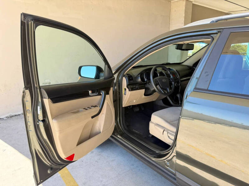 2012 Kia Sorento LX