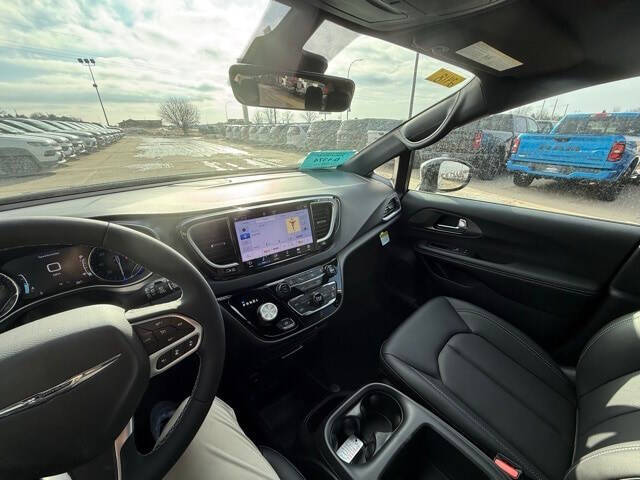 2026 Chrysler Voyager LX