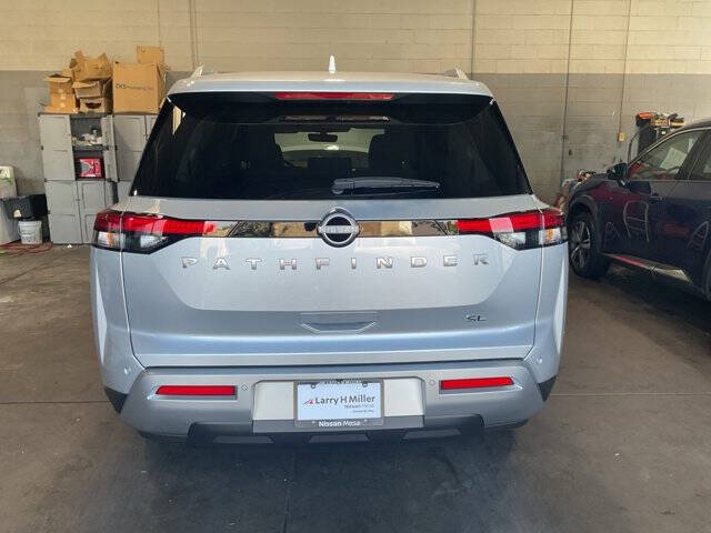 2025 Nissan Pathfinder SL