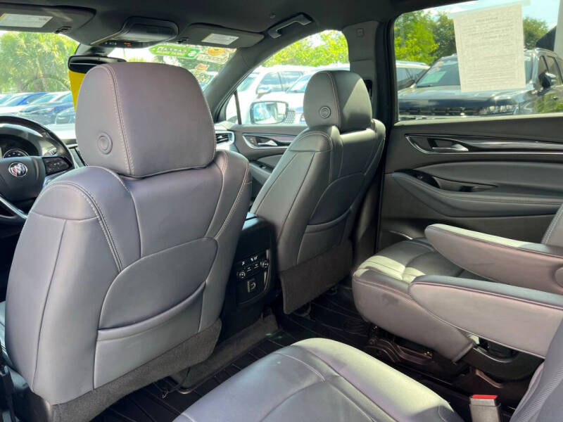 2023 Buick Enclave Essence