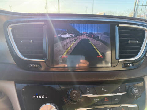 2017 Chrysler Pacifica Touring-L Plus